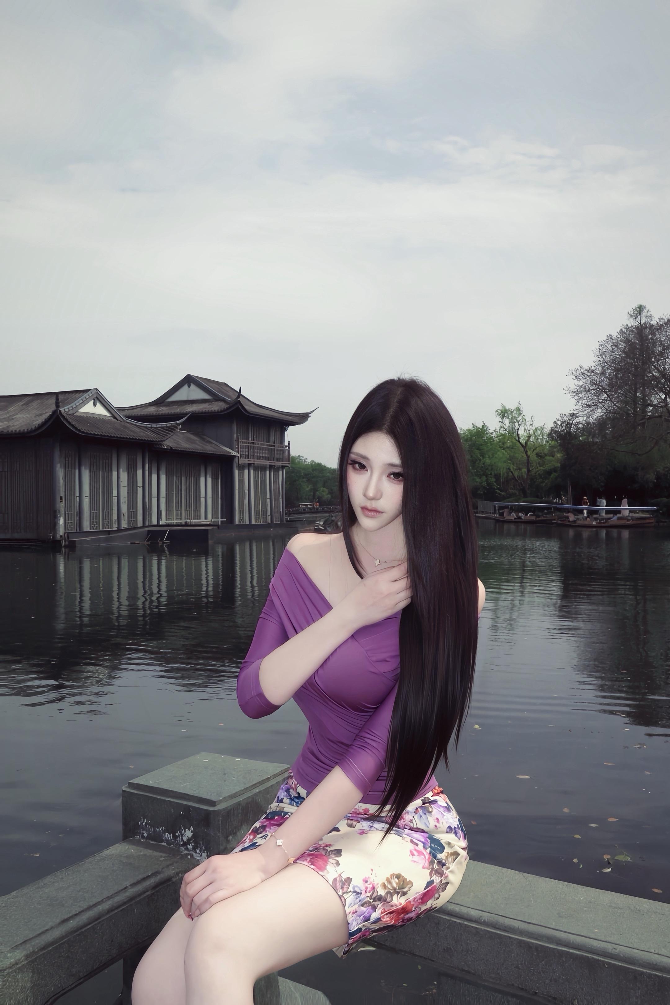 轻拢慢捻抹复挑 初为霓裳后六幺