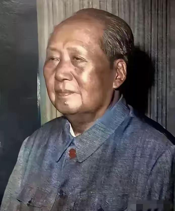 忘了谁，这一辈子都不能忘了毛主席🙏🙏🙏
如今的国泰民安、山河无恙，都是先辈