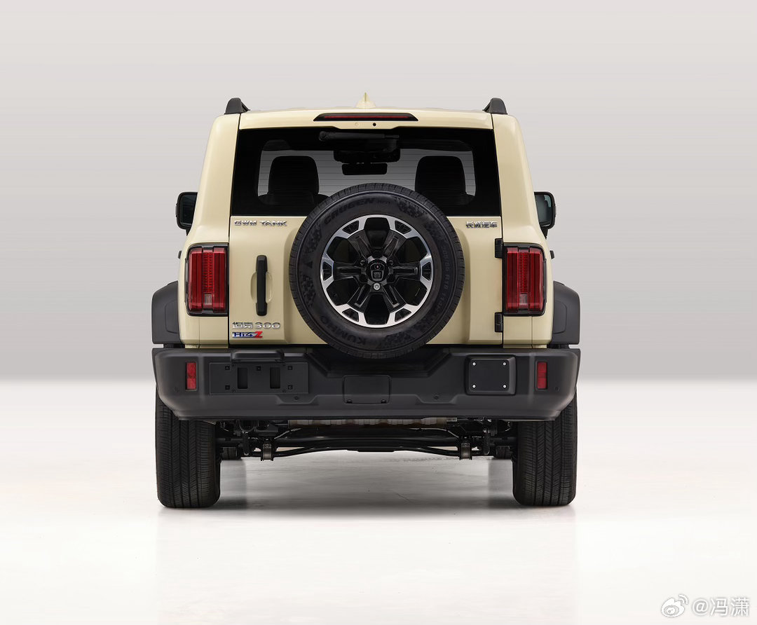 坦克300Hi4Z版，串联更适合城市，这还不是重点，这车轴距比以前长了20多厘米