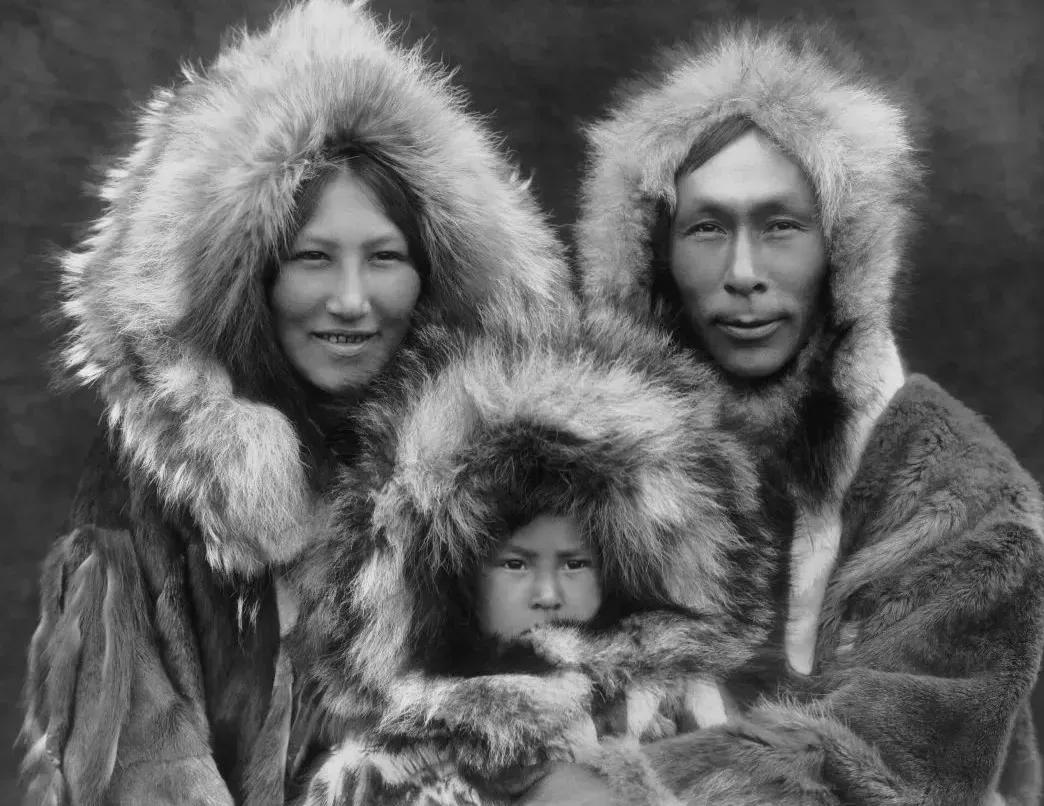 古代的女真人是一个模糊的概念。古代的女真人，是指信仰萨满教，有相似的语言和习俗，