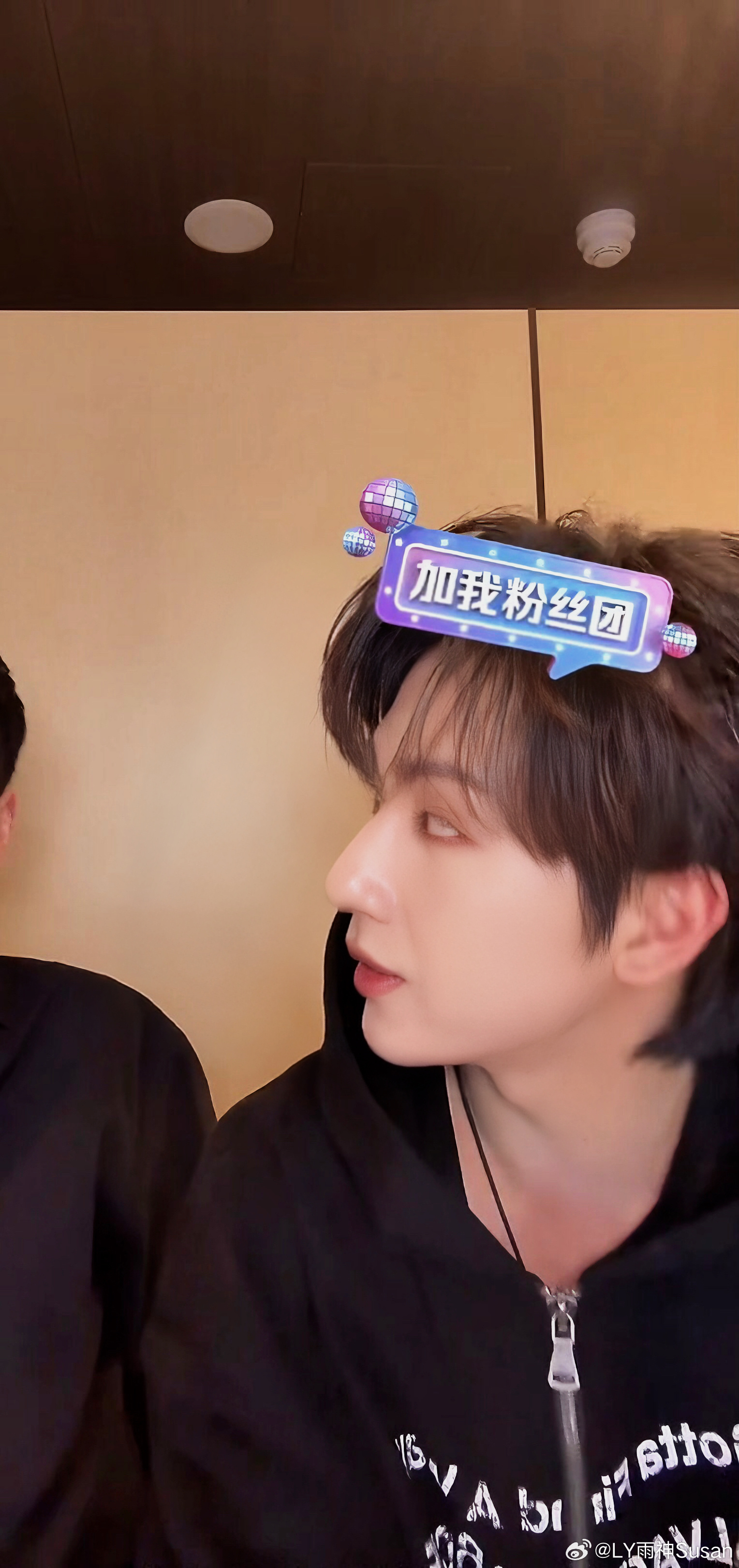 李宏毅毅则日记 lhy李宏毅直播 昨儿的直播太精彩了，真希望每周末都能直播，老大