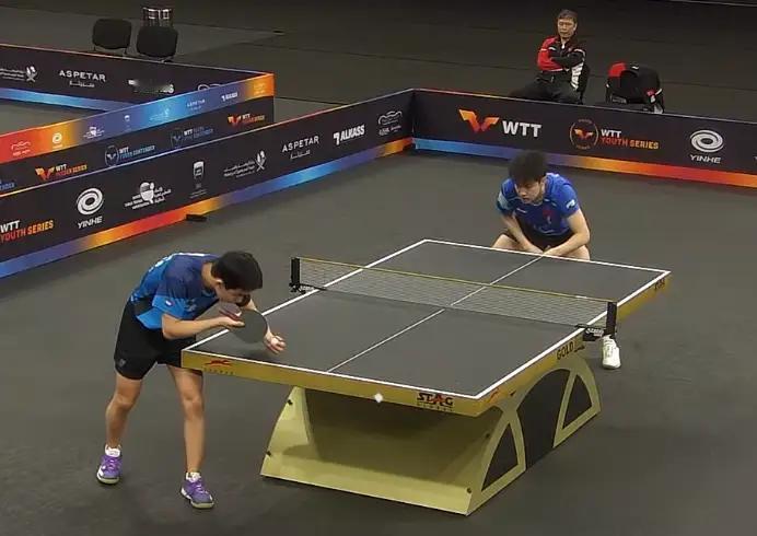 【黄友政有惊无险战胜14岁韩国选手】志强指导跟着小朋友们转场多哈，继续支线赛多哈