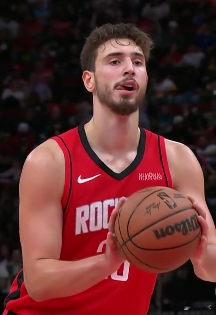 同样是球队的首发大中锋！！！
约基奇：新赛季目前打了24场比赛，收获22次两双。