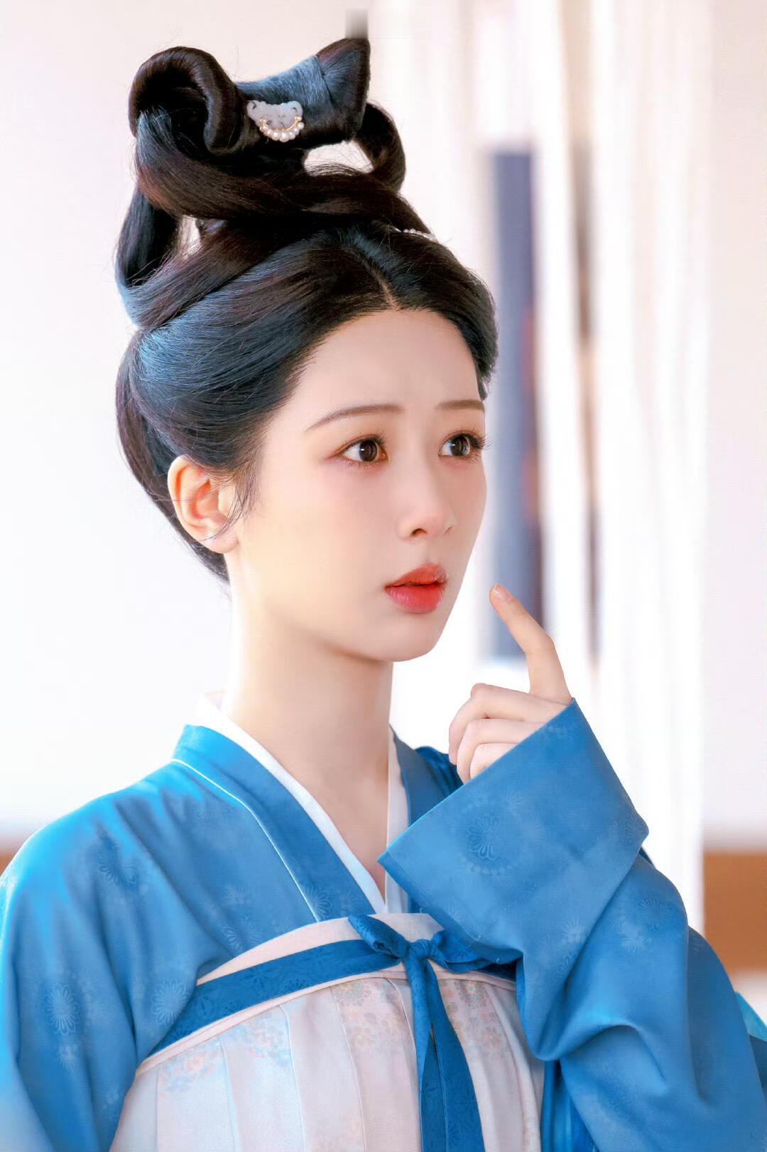 国色芳华是披着文化传承大剧外衣的现实主义女性题材，天下女子同为一命！每一个倒下的