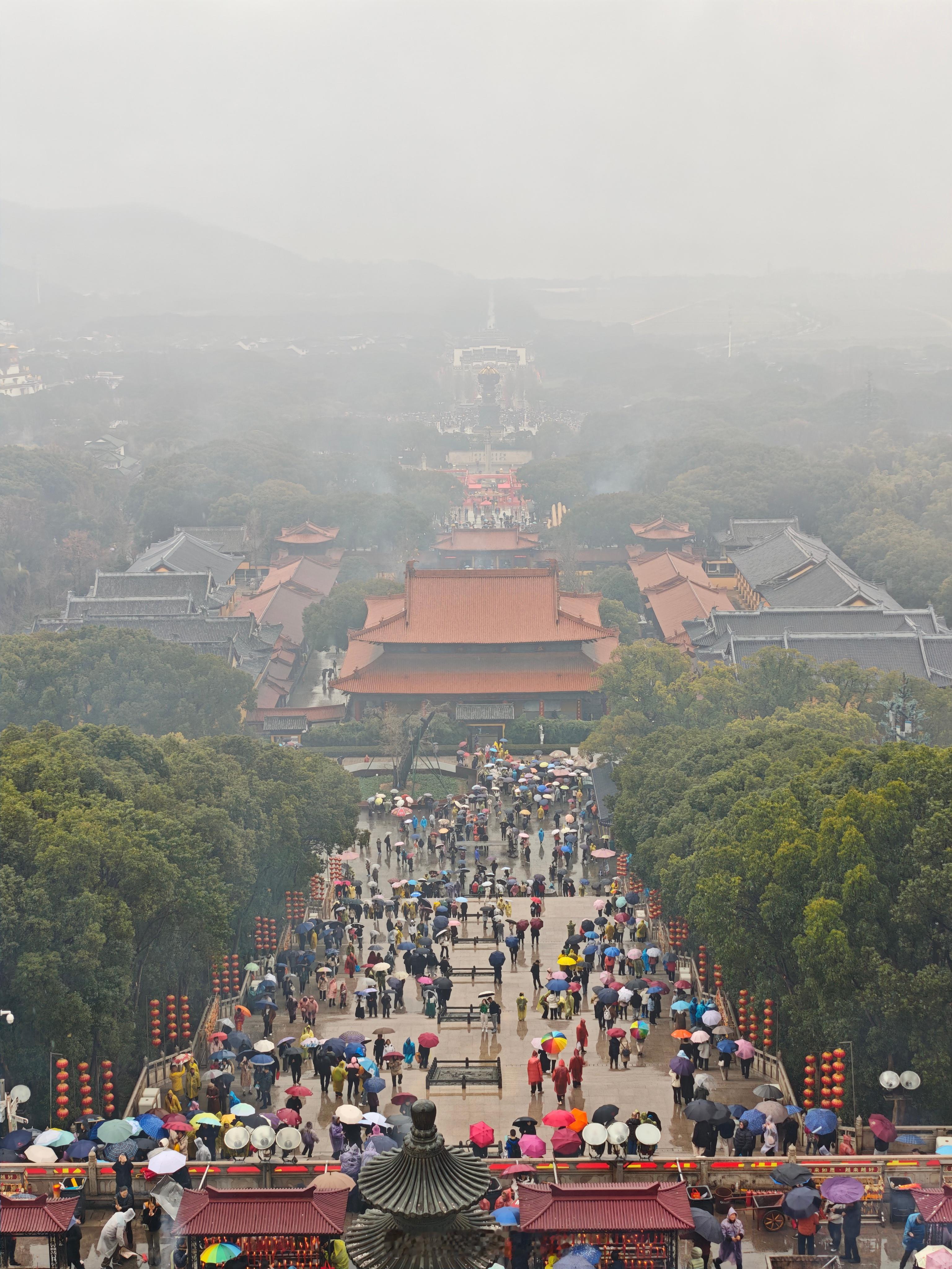 正月初三扫一扫 今天一大早出发无锡，到灵山大佛玩天空有点不做美，从小雨变成了中雨