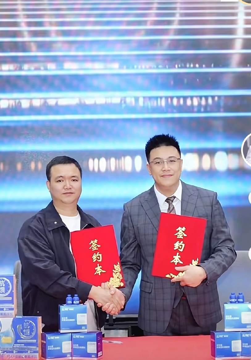最近AK的事情不知是不是真的，但是AK大舞台停播了快二十多天了，从去年下半年在金
