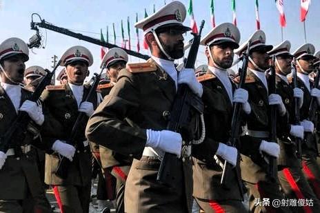 搞了半天，原来伊朗奋起反击、保家卫国的军队，是伊斯兰革命卫队，而伊朗国防军只做壁