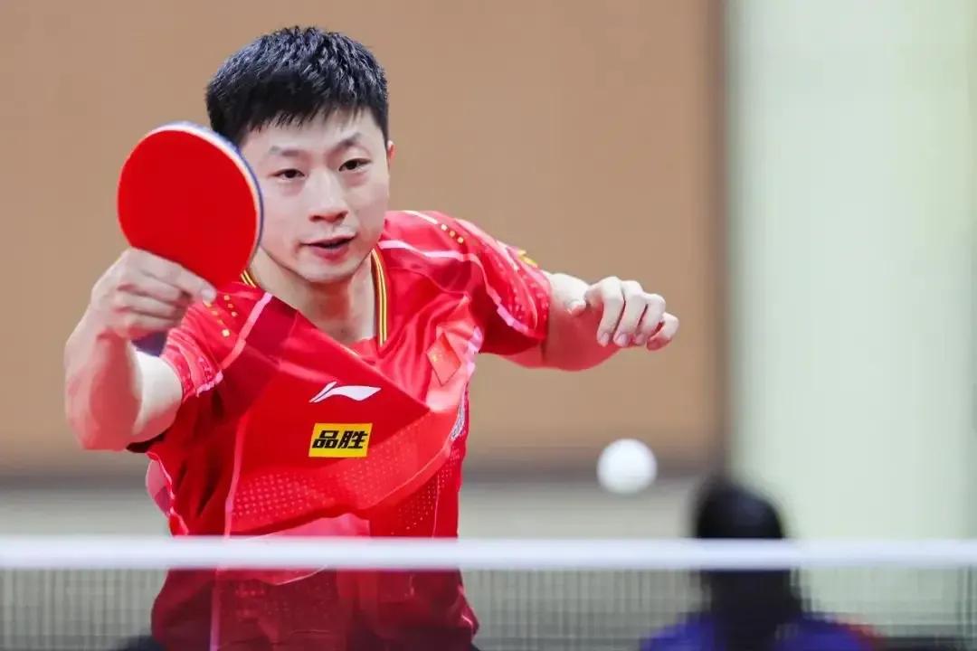马龙就是国乒的神！今天发挥神勇，半决赛3-0横扫第一反手林昀儒；决赛3-2力克排