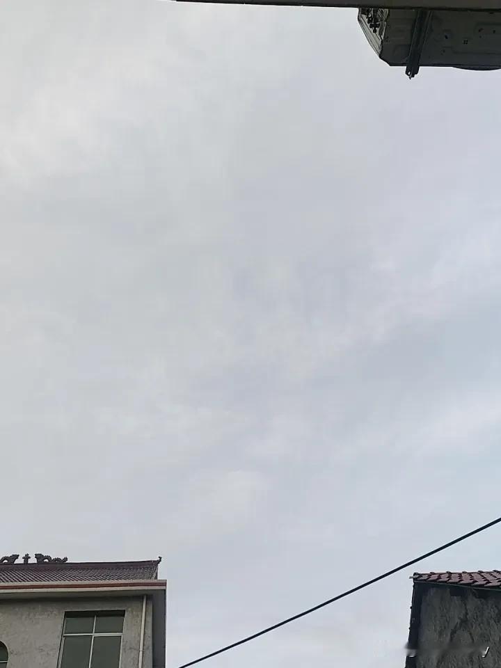 发张你手机里最美的天空照片这是今天傍晚的天空，还有架飞机飞过，不知道各位网友们家