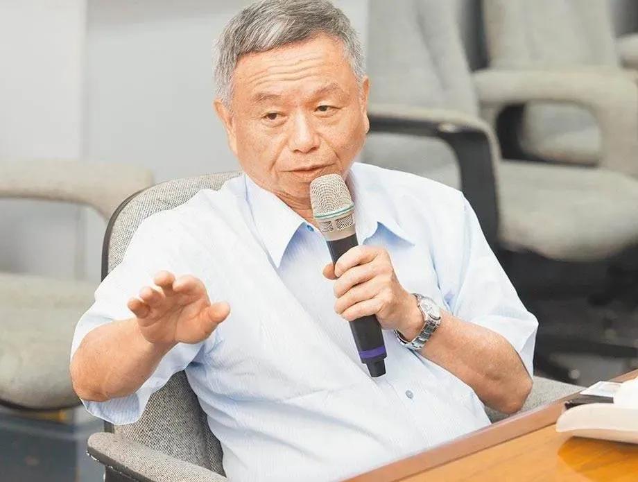 “两岸一旦统一，中国必成世界第一，这是美日最不想看到的。统一之后大陆最大短板芯片