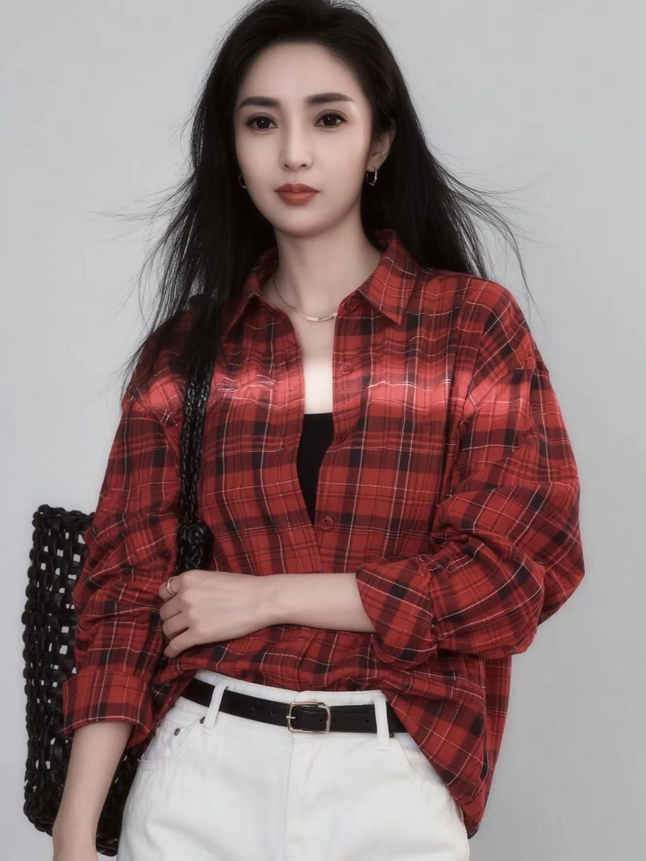 不用轻易羡慕身边那个挂满奖牌、自信阳光、看上去不会被任何事情阻挡的家伙，他摘下奖