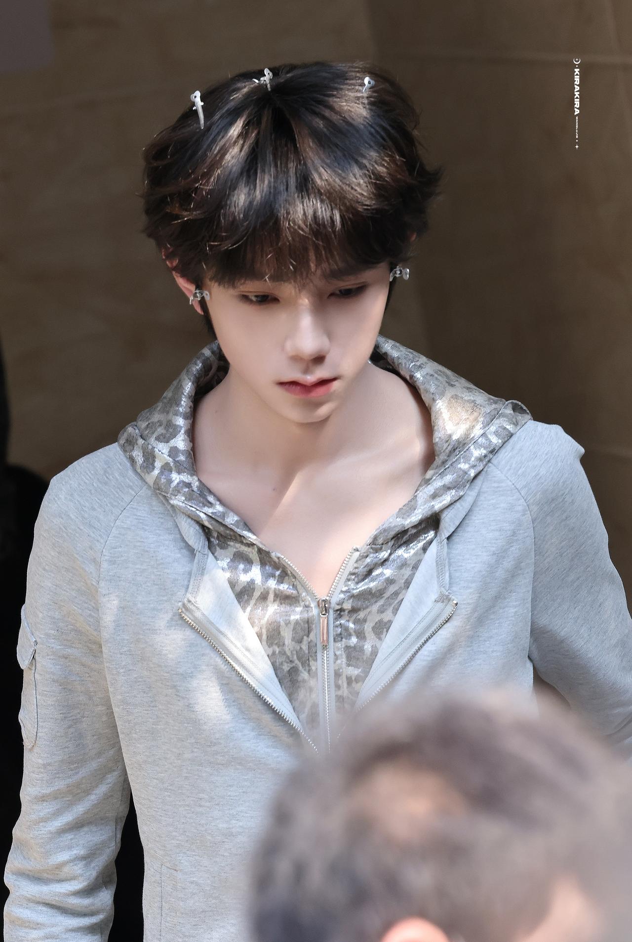 [超话]  

定安时装周
 
·@TF家族-王橹杰LJW    
·王橹杰 四