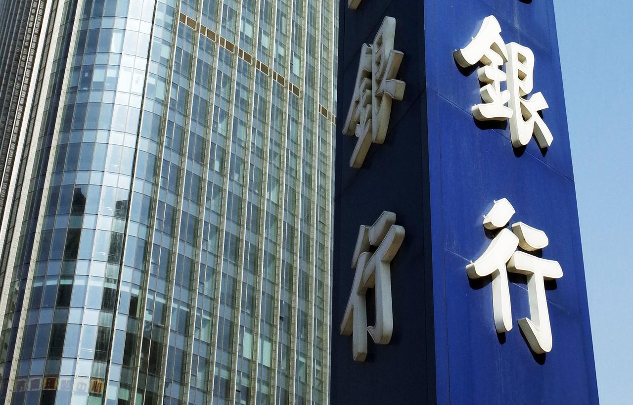 有人说现在房地产业的头部公司该暴雷的都过了，似乎对银行没什么冲击？其实这只是看起