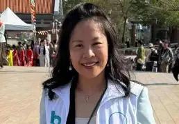 民进党把李贞秀请上节目，本来剧本写好了，让她开口骂大陆，结果她当着主持人的面直接