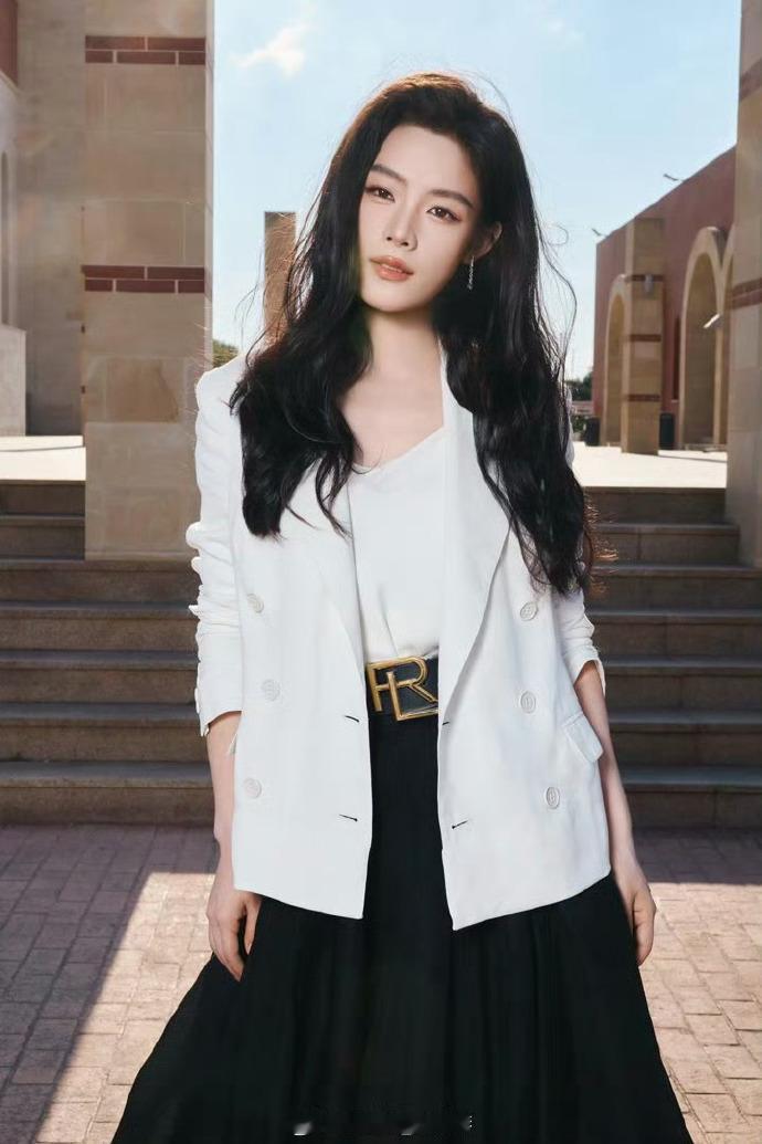 陈丽君塞浦路斯电影周美图大放送，明媚 大气 迷人，隐隐有大花味道了陈丽君亮相塞浦