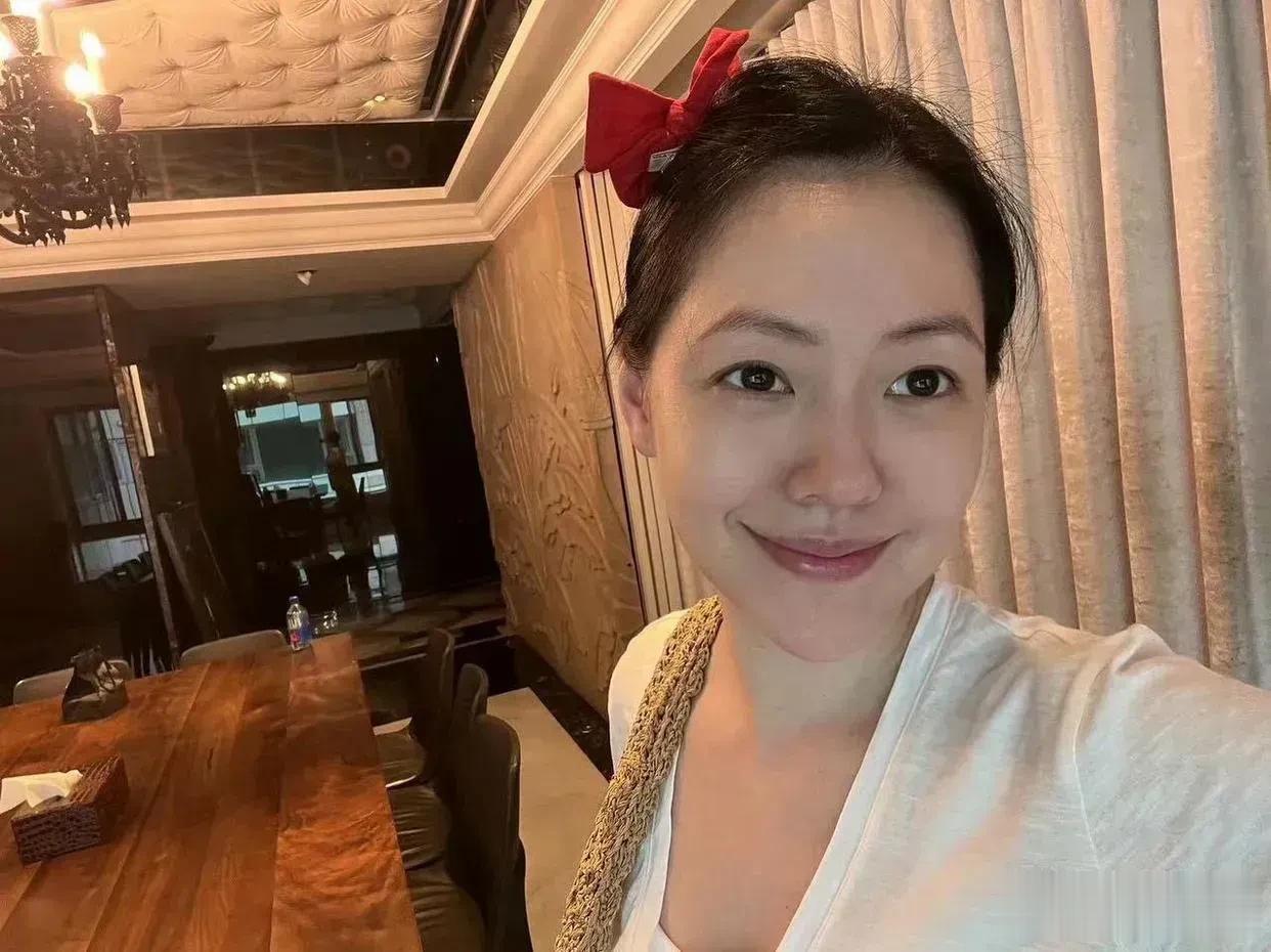感觉小Ｓ要比姐姐大Ｓ过得称心如意，大Ｓ自从嫁给欧巴具俊晔后，就跟前婆婆张兰和前夫