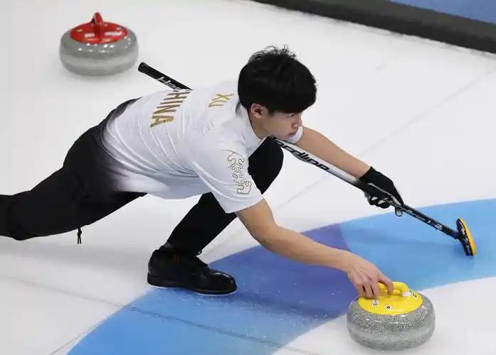 冰壶混双与其他冰上项目相比，有着诸多独特之处。

从参赛人数上看，冰壶混双每队仅