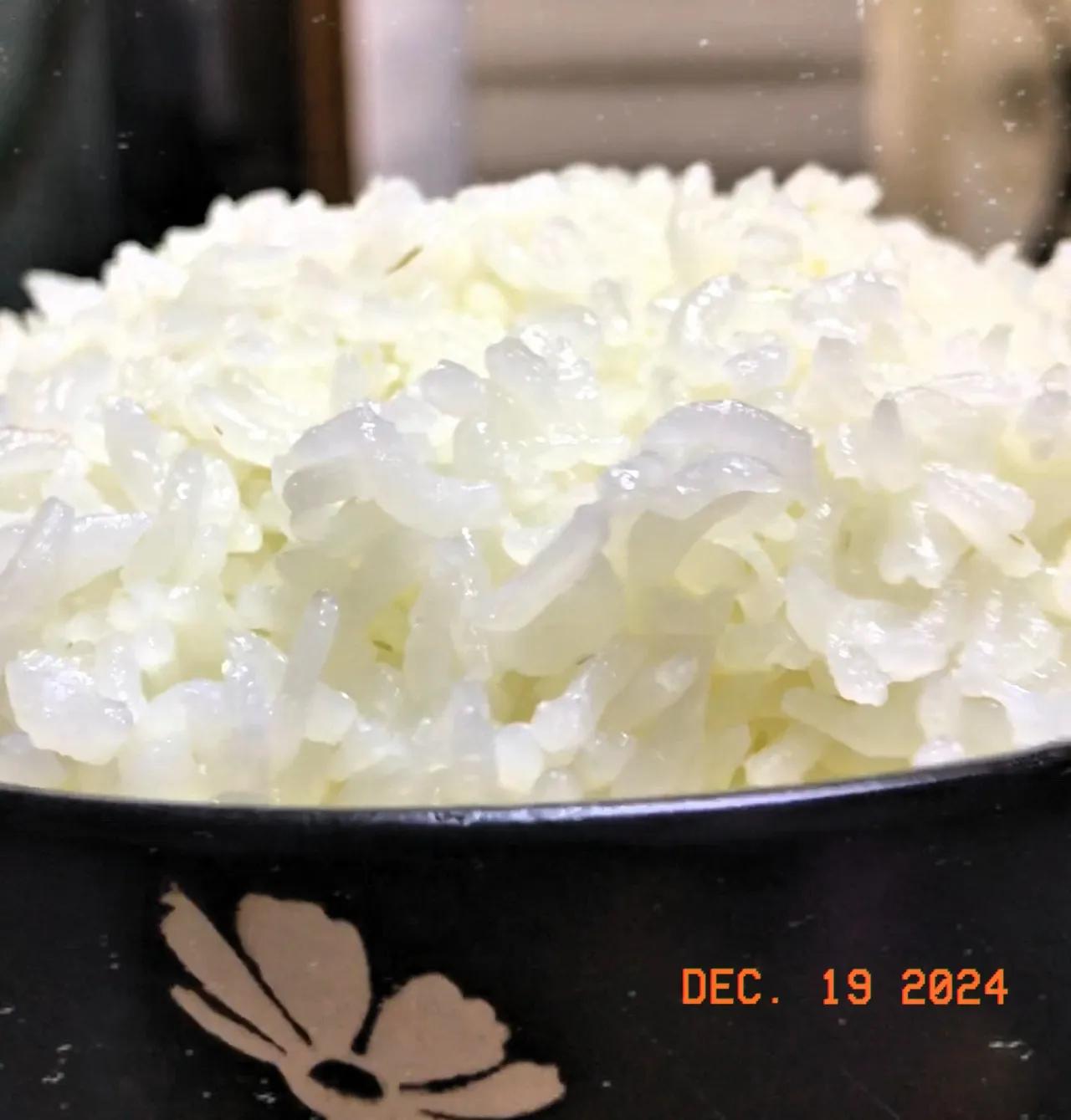好多人抱怨自己蒸的大米饭没有饭店的好吃，你知道为什么嘛？因为有三个细节你不清楚。