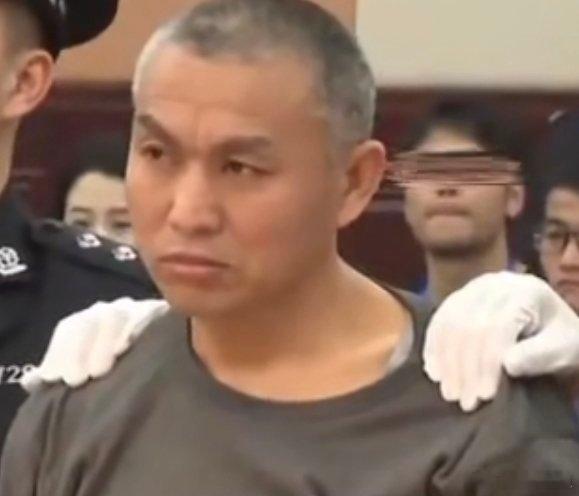 人贩子扬言出狱报复符合加重情节这种就应该立即执行！不然出来还得害人！ 