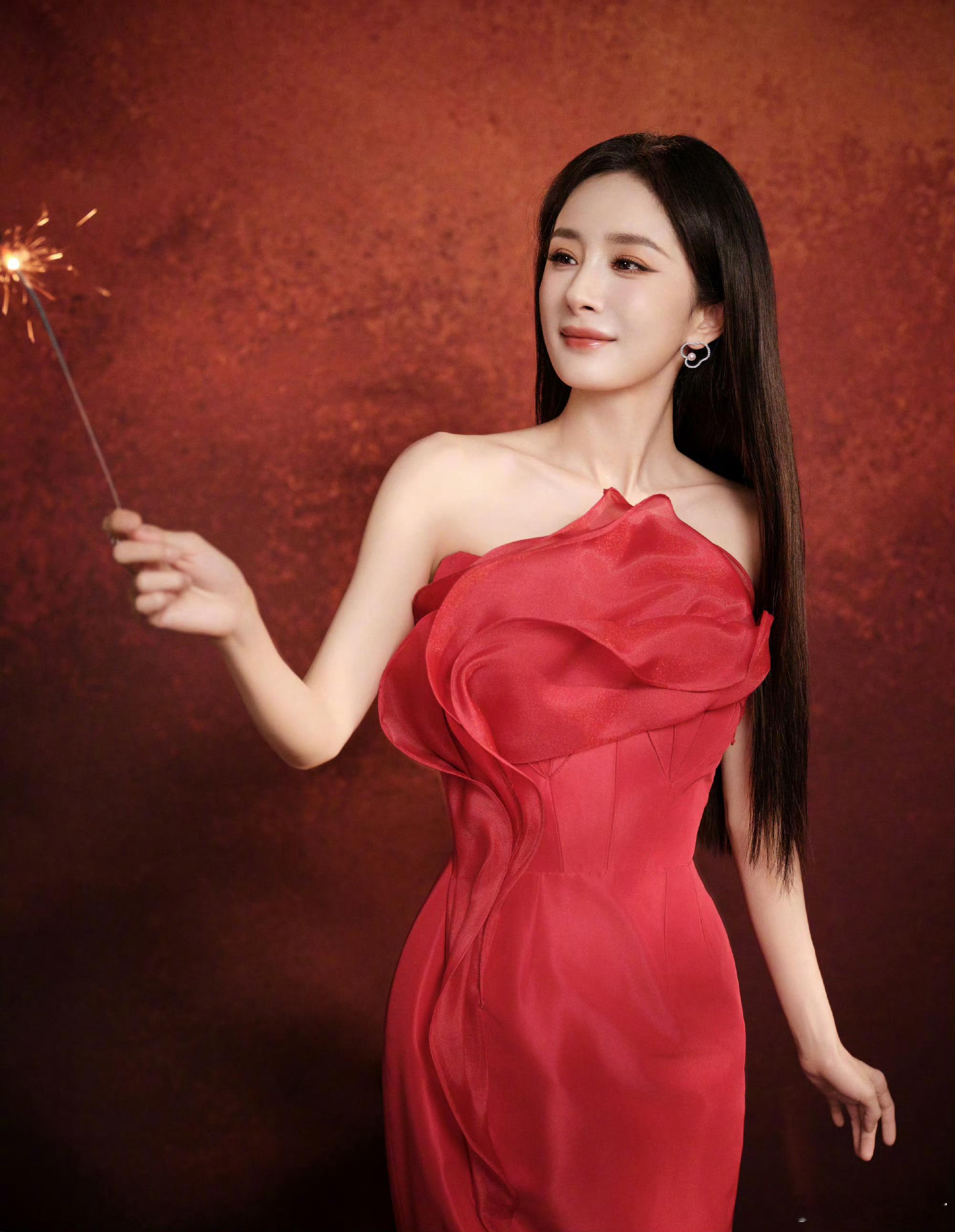 杨幂贺岁图新年有蜜姐的美图也太幸福了，这新年必须快乐呀