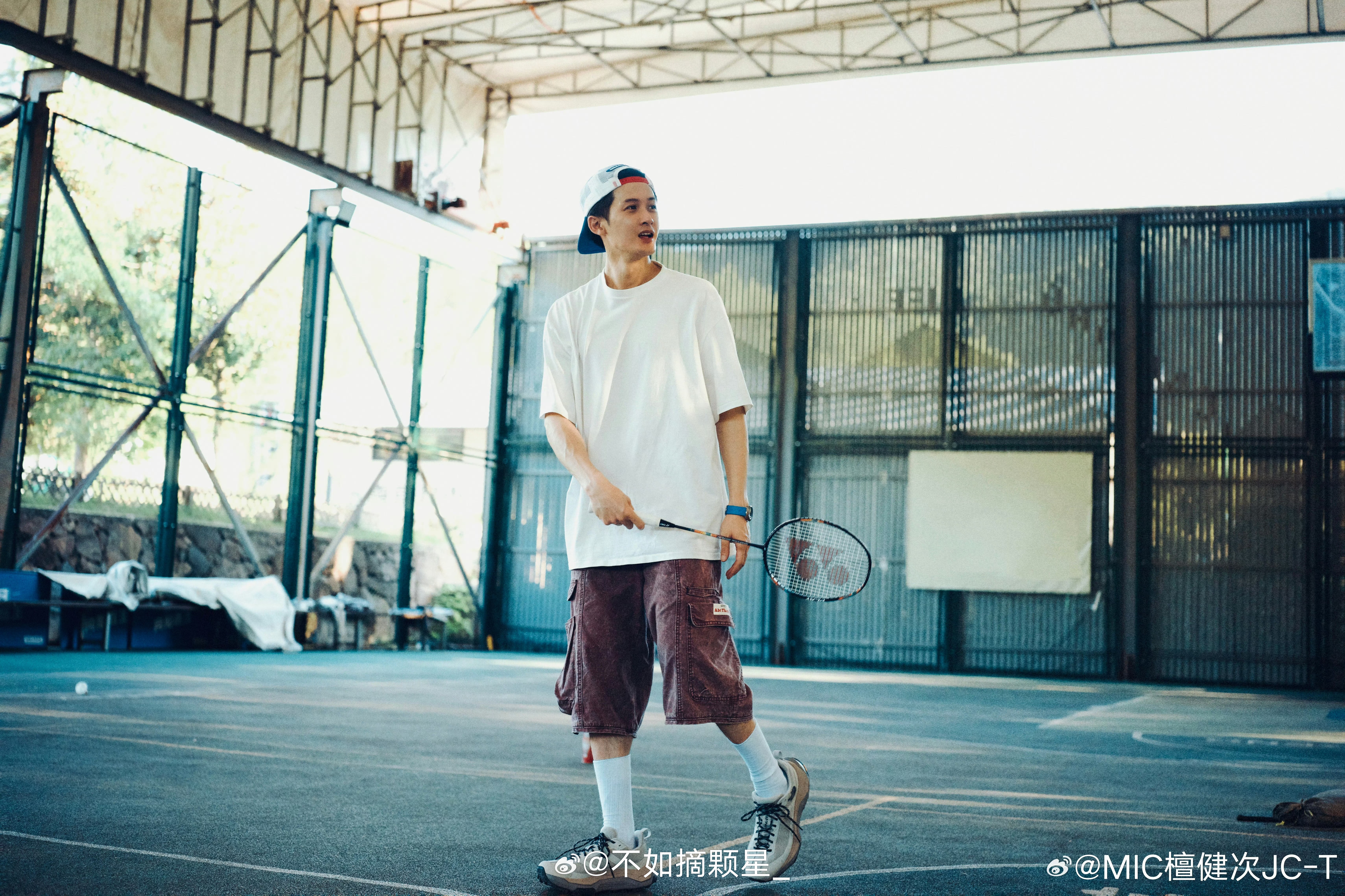 檀健次素颜打羽毛球哥哥我去给你捡球！！！ ​​​