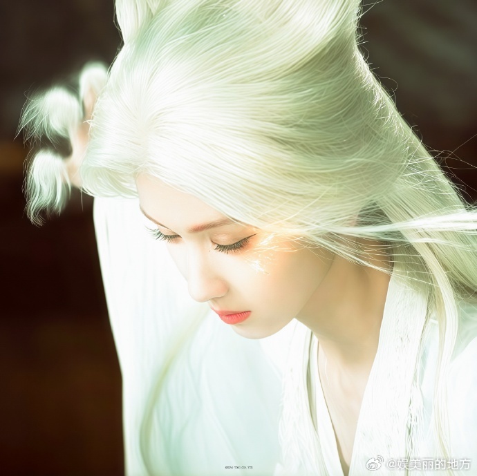 月鳞绮纪狐妖妆仿妆已经有人开始仿月鳞狐妖妆了 路透期仿妆就多，开播后更猛！狐妖妆