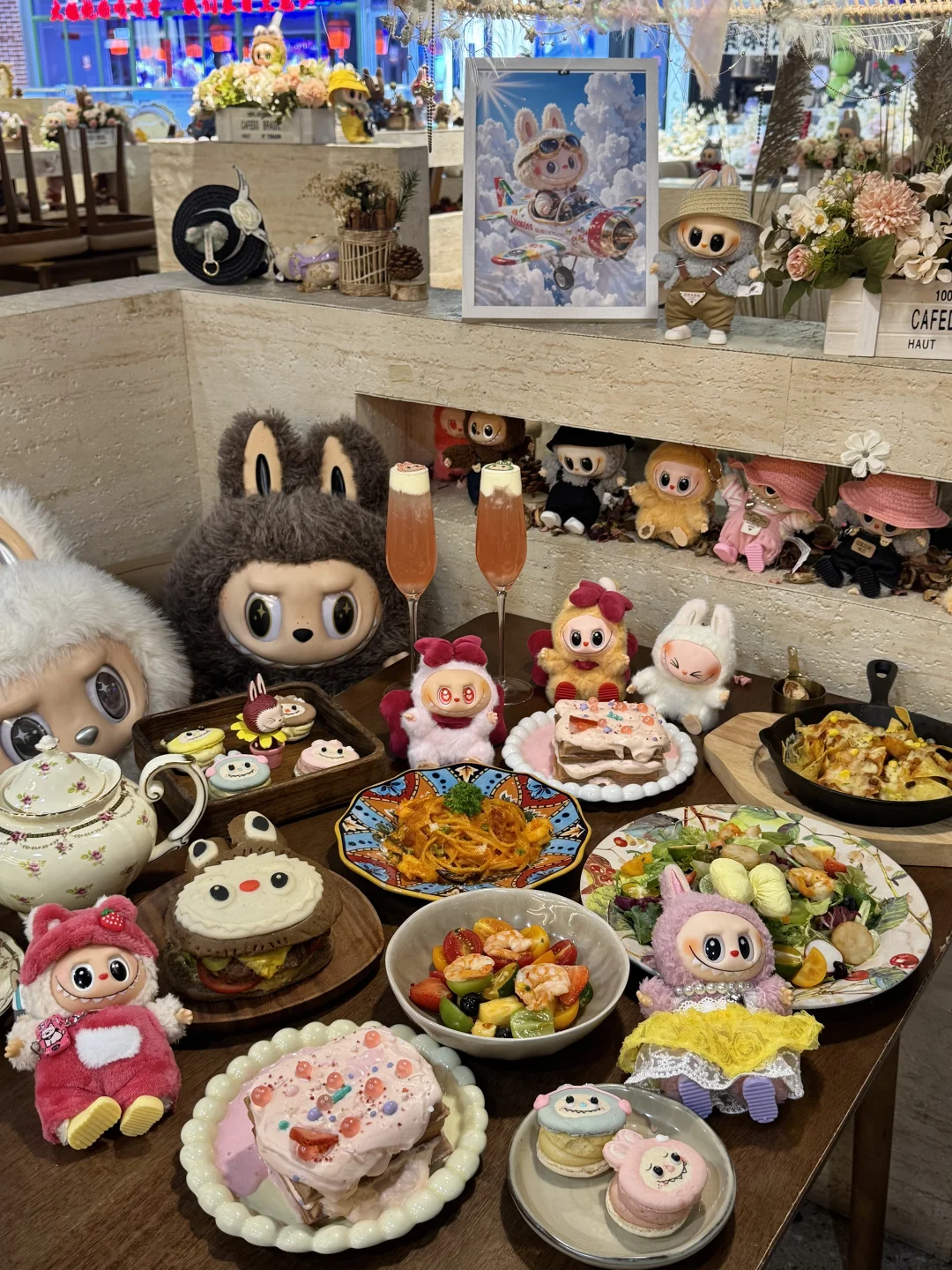 杭州终于有了啊！！和顶流Labubu一起吃饭饭…