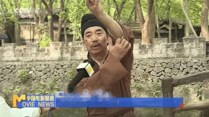 范明演戏时被何赛飞咬了一口电影《平安的女儿》对手戏幕后太戳人！情绪戏里何赛飞完全