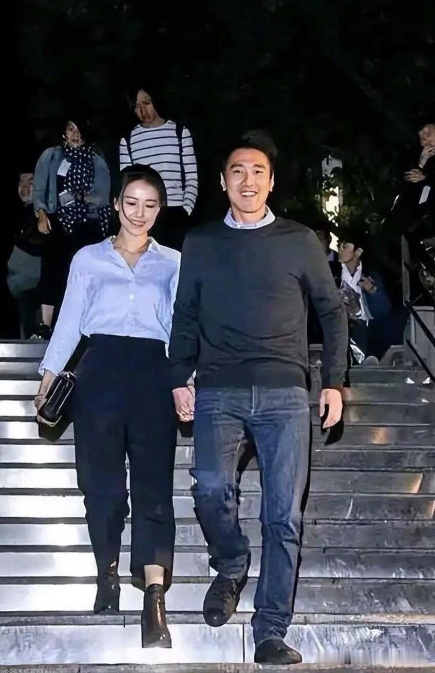 娱乐圈最恩爱的一对明星夫妻，好多人都说高圆圆长得特漂亮，我本来还有点不信，结果看