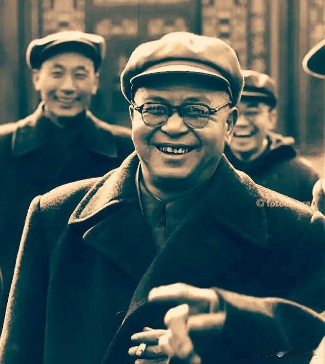 历史学家吴晗与胡适是核心学术师生关系，后因政治立场分道扬镳、终至断交。一九二八年