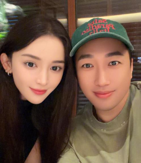 谁敢认这是娜扎 于正发文祝赵嘉敏儿生日快乐，却晒出自己与古力娜扎合照。照片中的娜