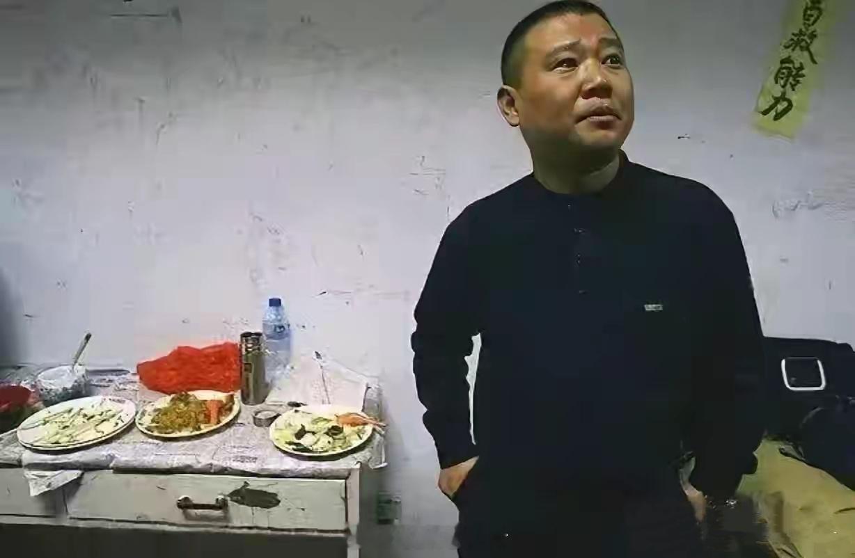 2005年，还没发迹时的郭德纲。郭德纲改红歌，已经膨胀到如此了？