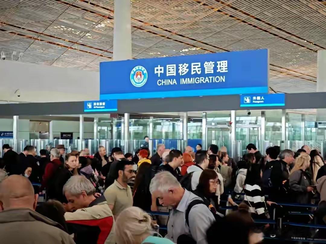 “狂奔的印度人”引发中国网民严重关切，权威部门需要发声

打开手机，满屏都是关于
