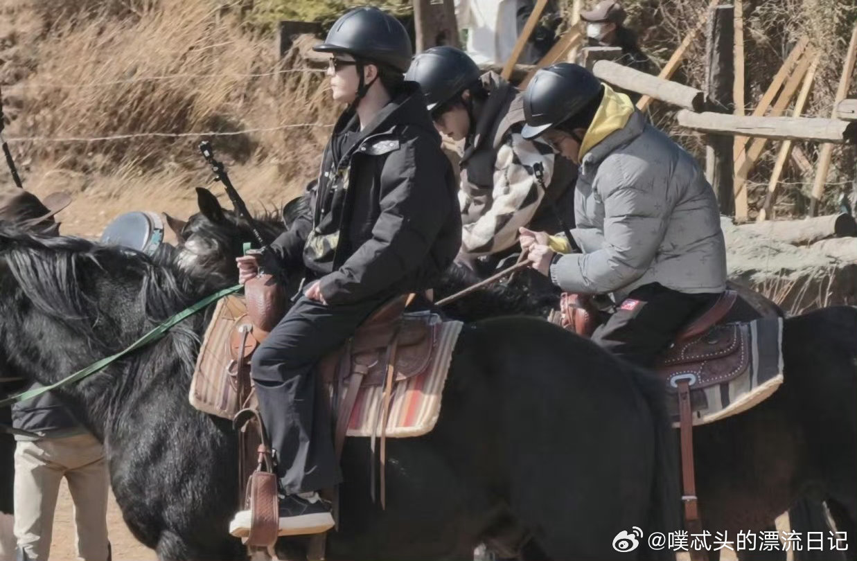 再就业男团草原F6即刻成团快乐老友记 再就业男团草原F6的同框太美好！十几年相互