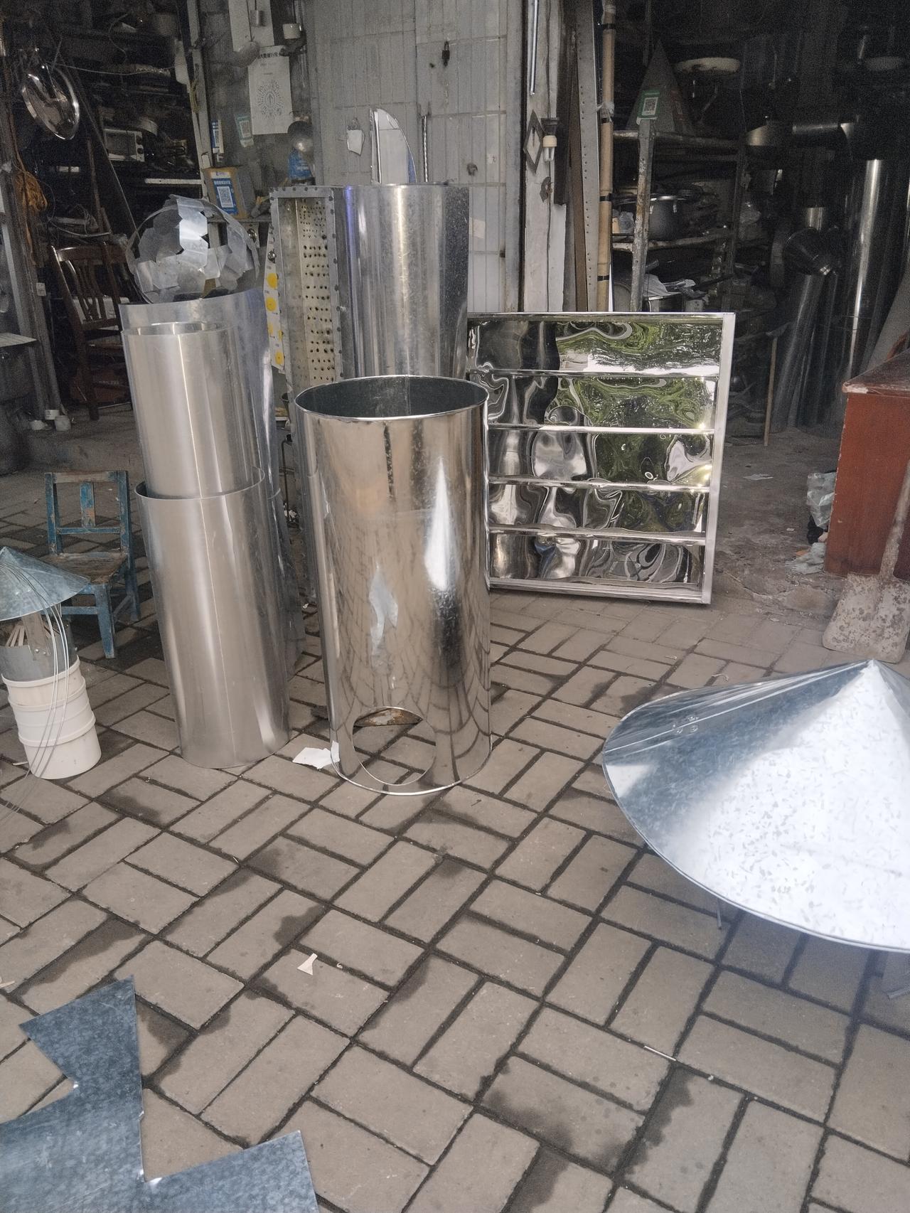 你怎么看前天骑车到寿春路 多少年在那站位的协警问我 星期天你不休息吗  我就说去