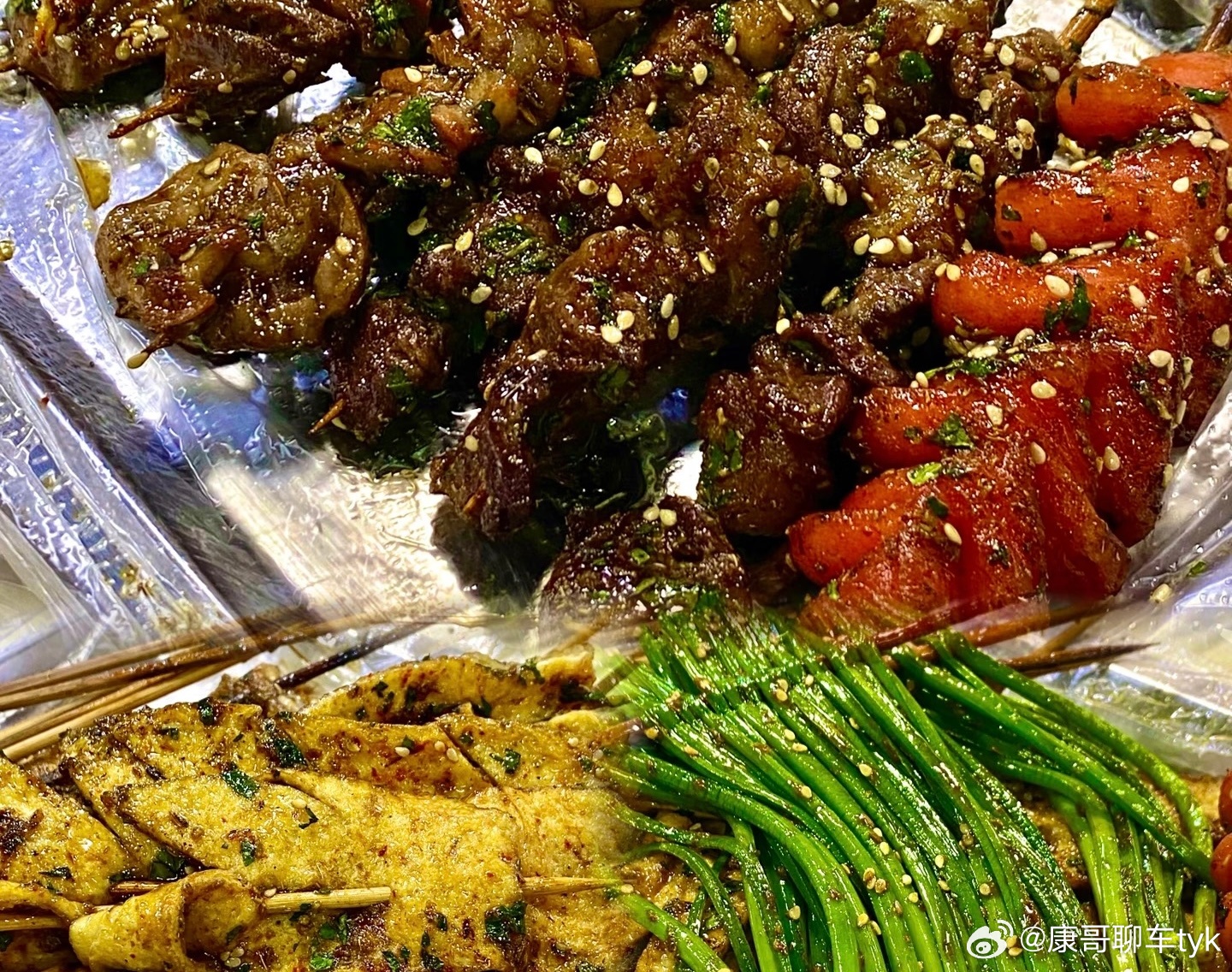 忙碌的另一面松弛感也是拉满的在南宁骑着小电驴吹吹风在集市上吃吃烧烤真舒服😋大v