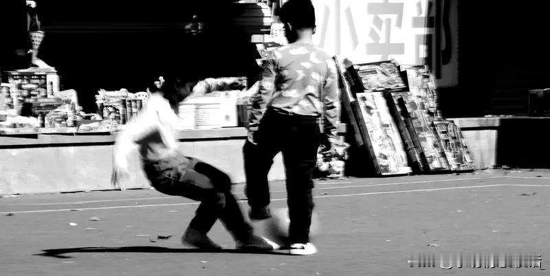 近日，《轧戏》热播，演员代旭饰演裴轸，仅几个镜头就带火