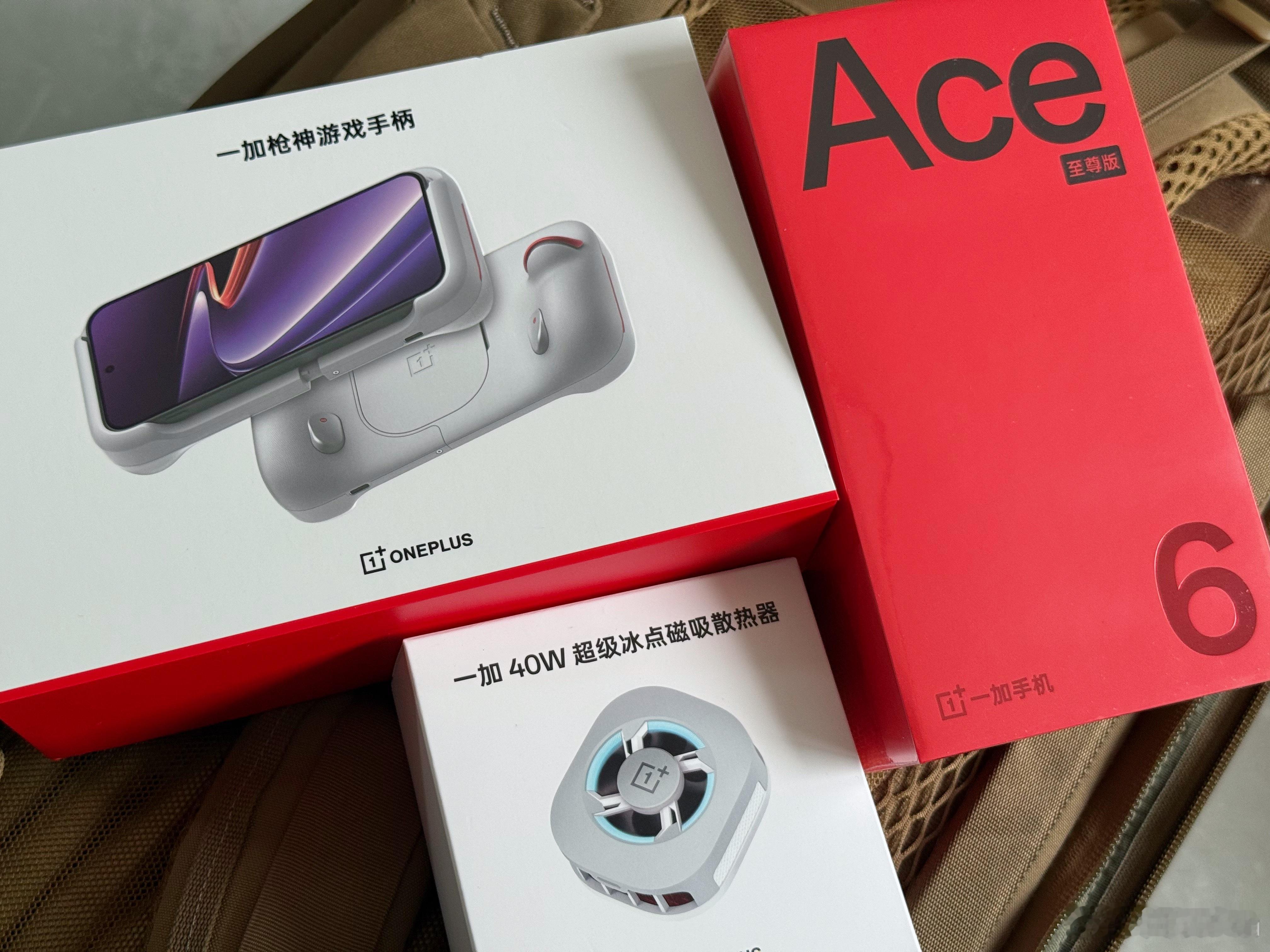 接下来，我专门打游戏的手机不为别的这两个物理外挂+超强性能上分快！一加Ace6至