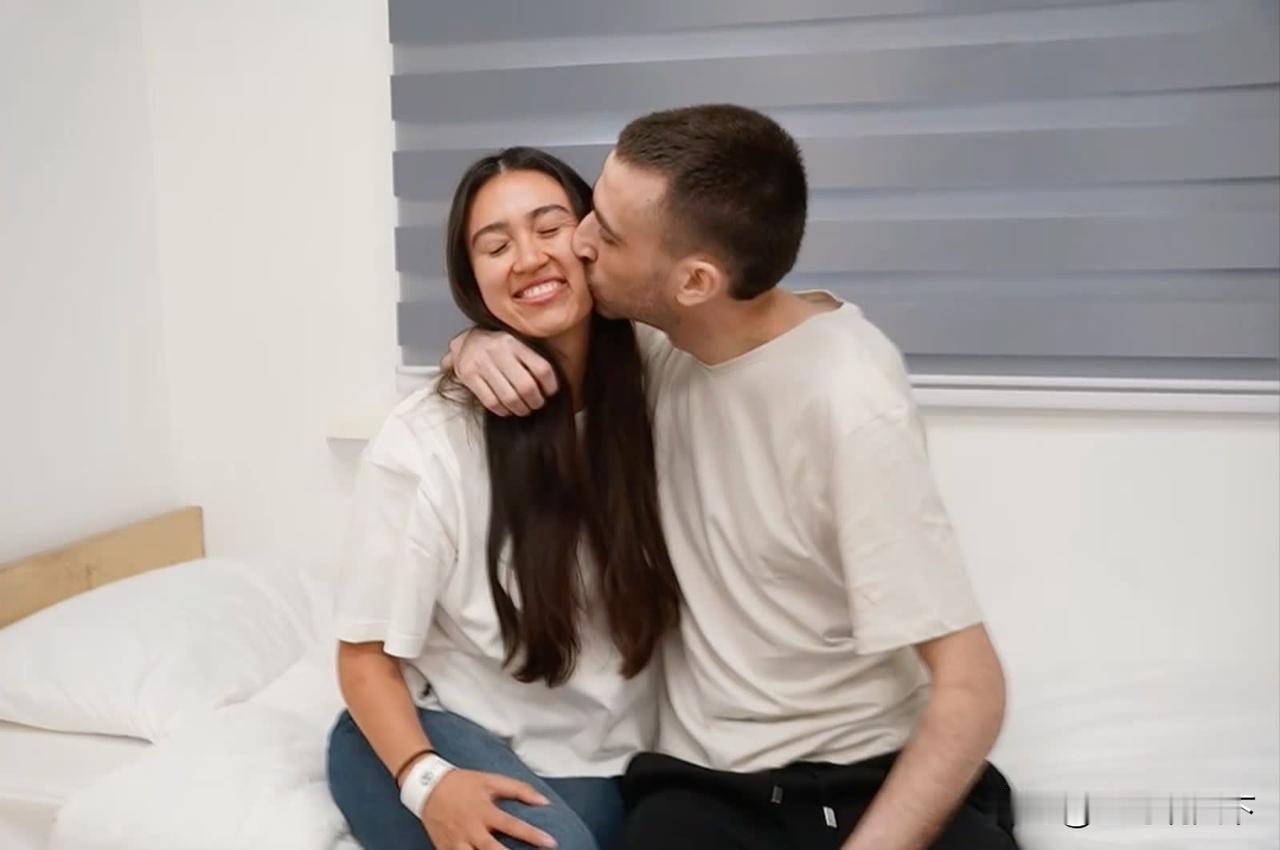 以色列之前被哈马斯抓的华裔女性有新消息了，之前他的母亲曾希望大国解救。她和他的男