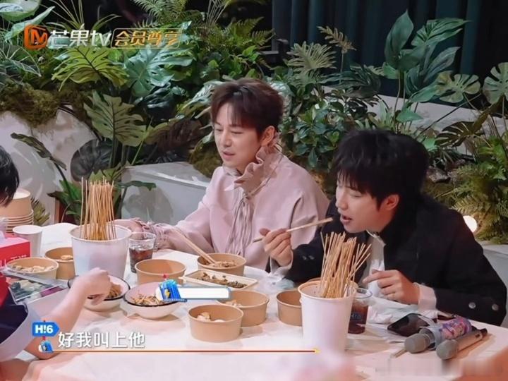 何炅听到周柯宇比丁程鑫小的反应何炅震惊丁程鑫比周柯宇大你好星期六 何炅以为周柯宇