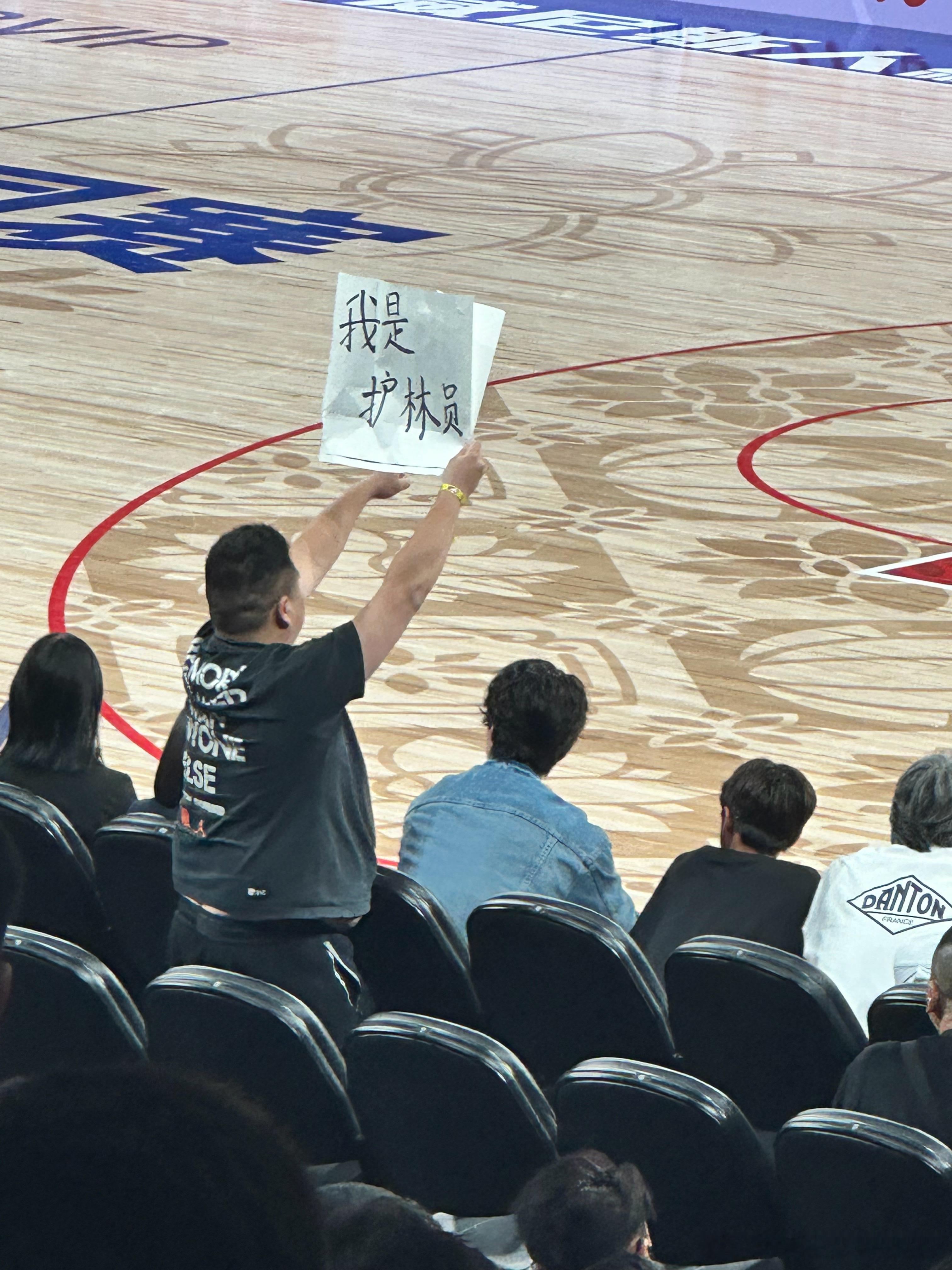 不ber。。。这哥们儿也太直白了。。。吧[喵喵]nba中国赛 ​​​