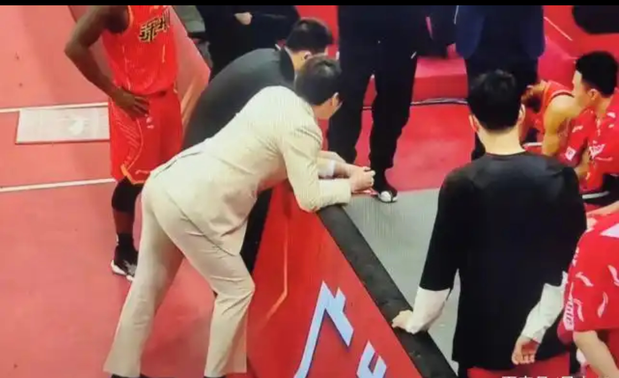 米切尔教练这天赋也是杠杠的，绝对不输当年的邱彪指导cba