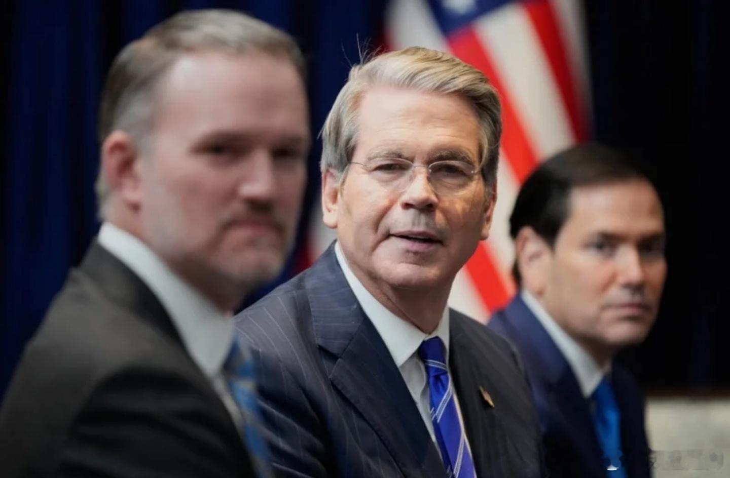 谈到援助阿根廷200亿美元对美国民众有何益处时，美国财长称，那不是援助，因为援助