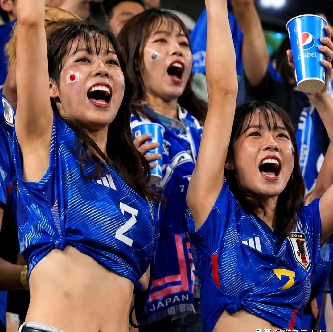 当第七十多分钟看到长友佑都被按上去时，这场的走向就透了：日本选择把风险降到最低，