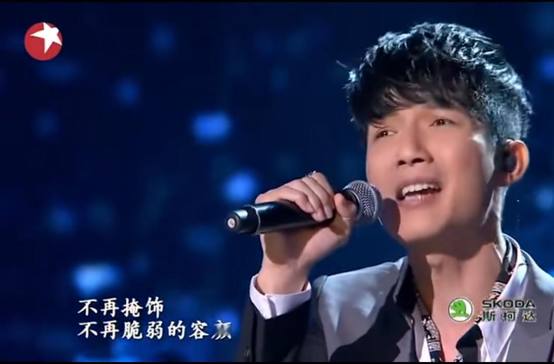 陈楚生曾经一曲《容颜》唱哭了原唱苏芮。
今天考古到生哥2013年参加东方卫视的音