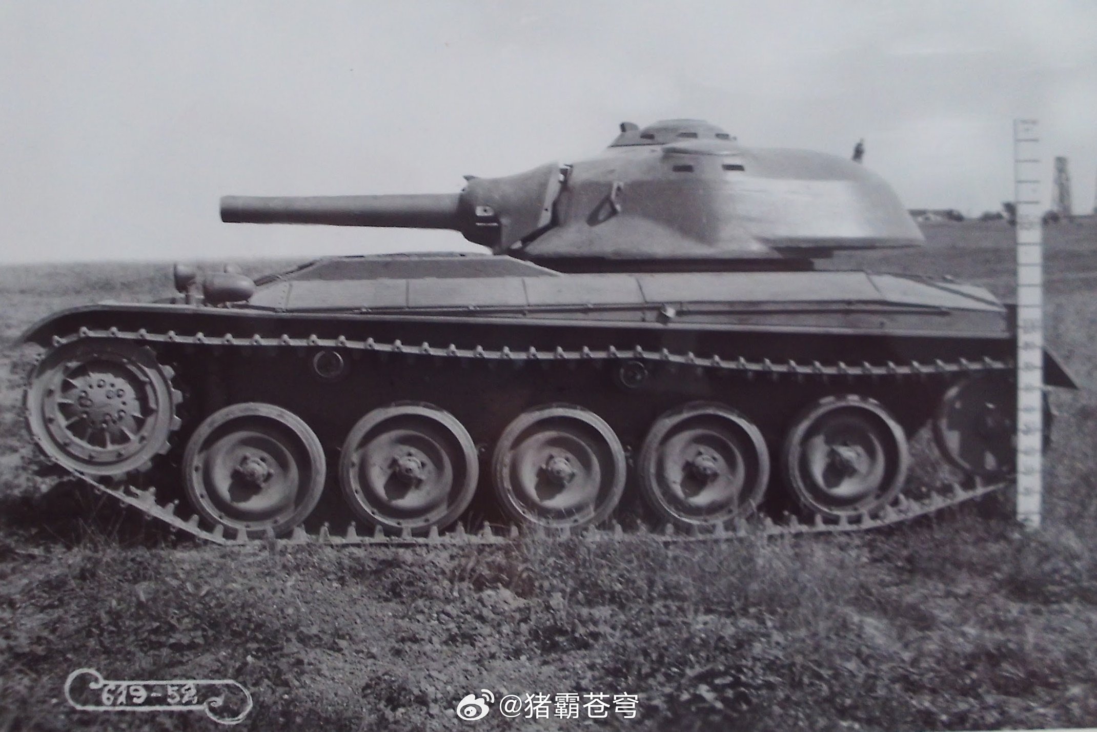 烽火问鼎计划法国的“AMX-13 Obusier 105”。这款近距离支援轻型坦