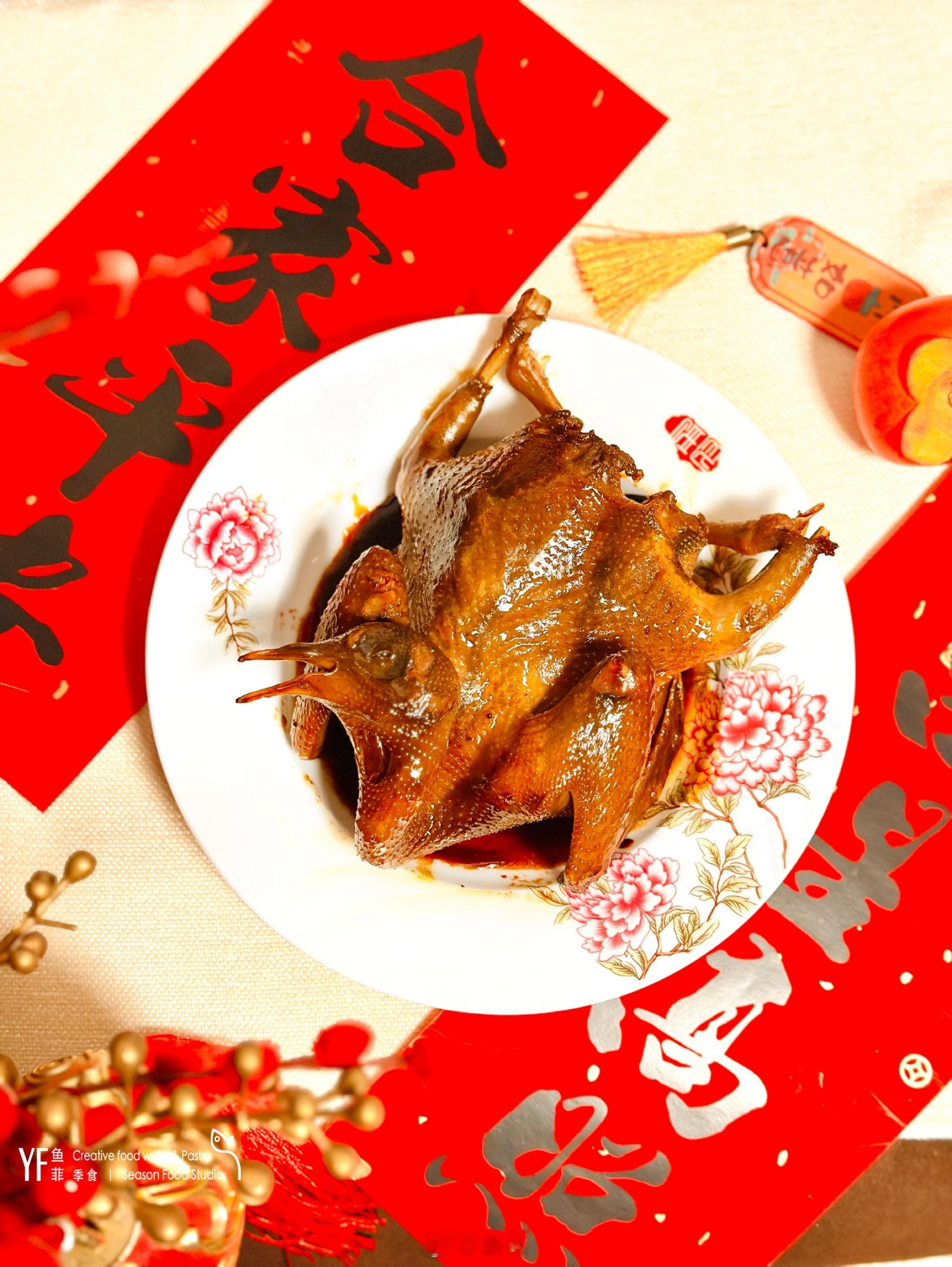 又到一年年夜饭的时刻，上海为了双方家人都能吃上，一般除夕前一天我们称作小年夜。这