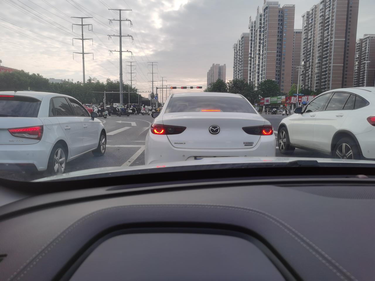 东安增程器是要统治汽车界了吗？看样子只有迪子在坚守插混发动机路线了，全系没有外购