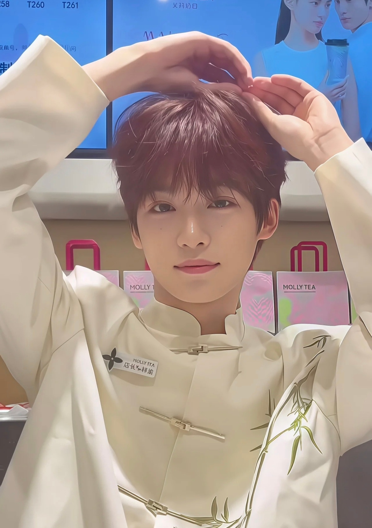 梓梓返场蝴蝶结比心给我看 