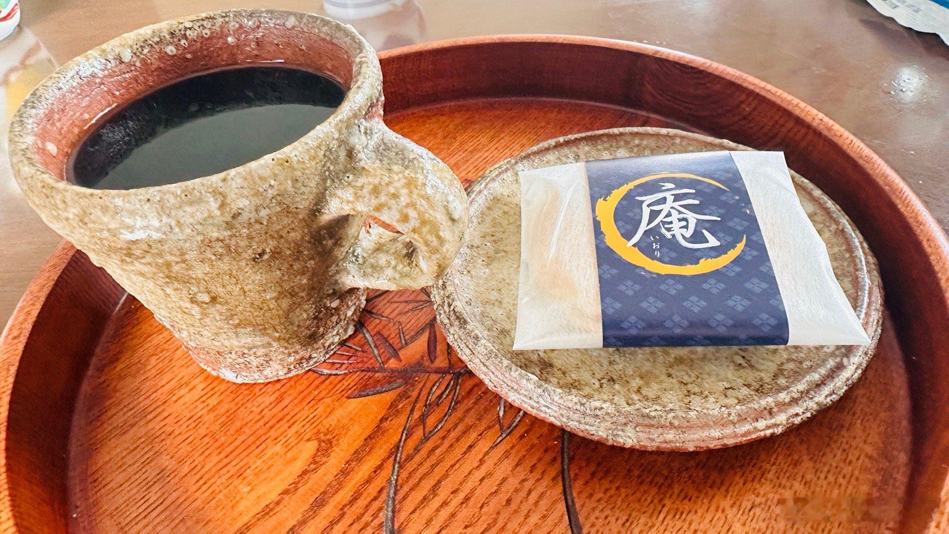 陶艺品的肌理和质感能够传递出一种独特的情感～～它们的粗糙、沉重与拙朴，让人在触碰